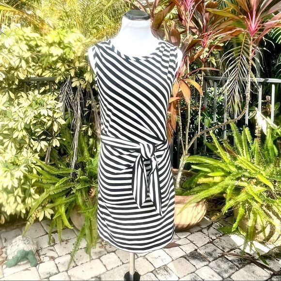 Guess Hailey Dress - Picture 2 of 6